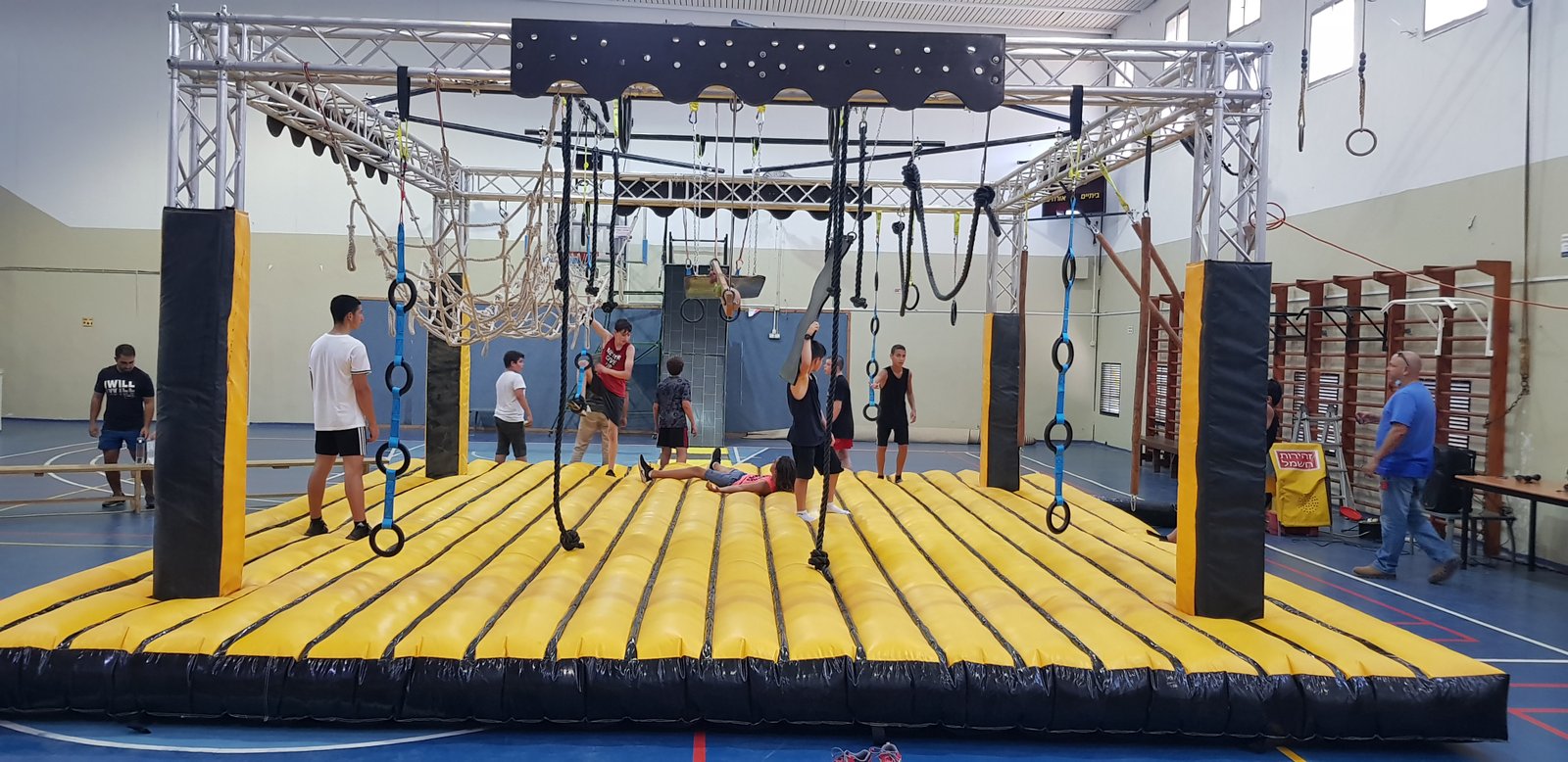 מסלול נינגה באולם ספורט