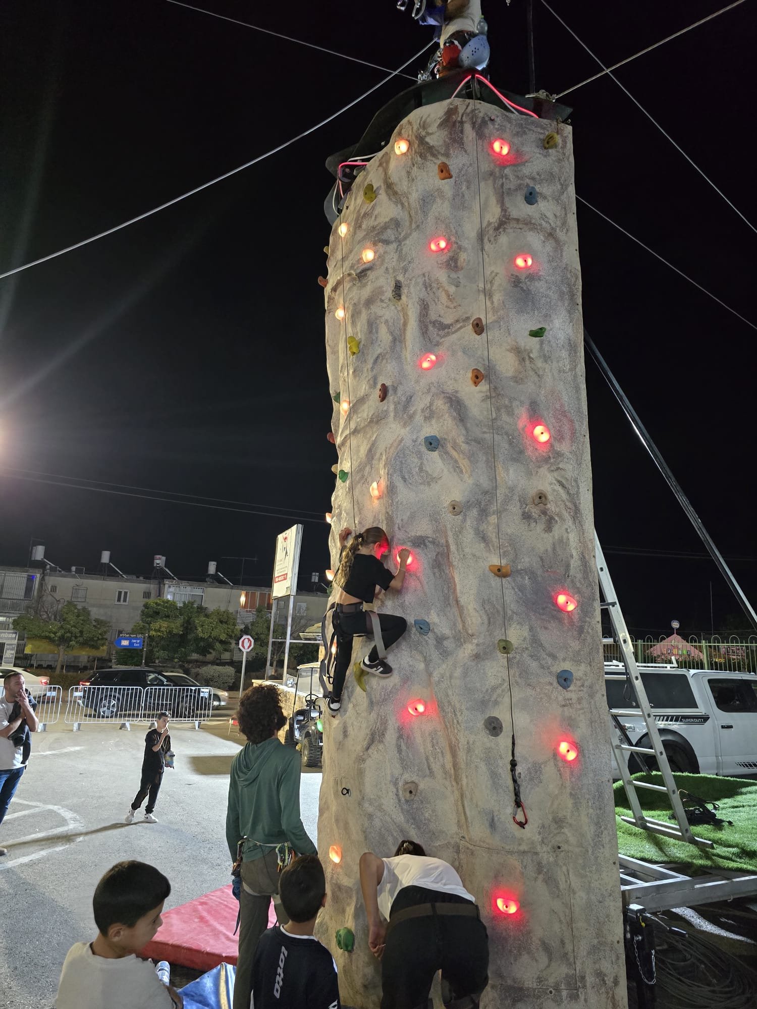 קיר טיפוס - תמונה 22