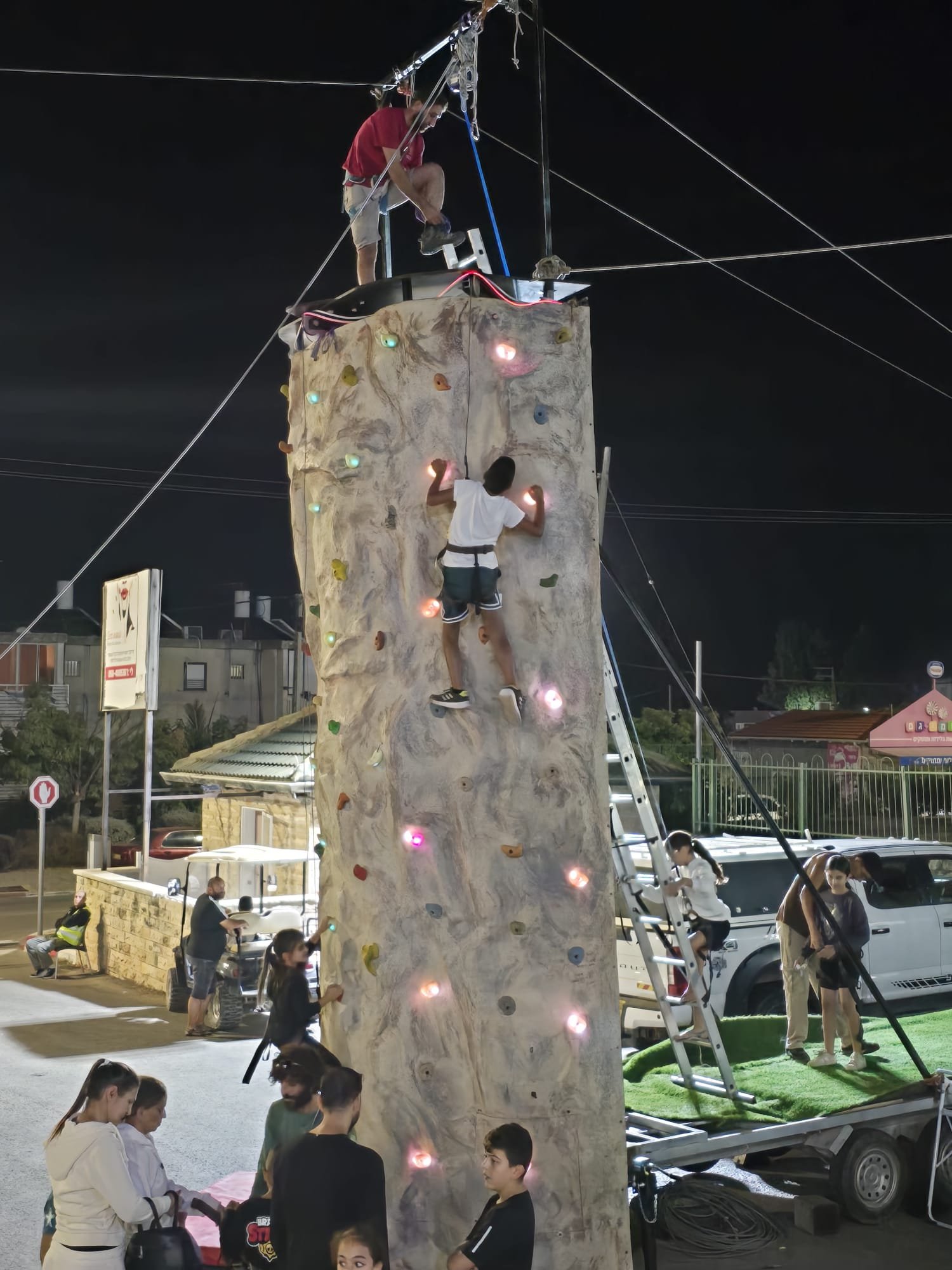 קיר טיפוס - תמונה 36